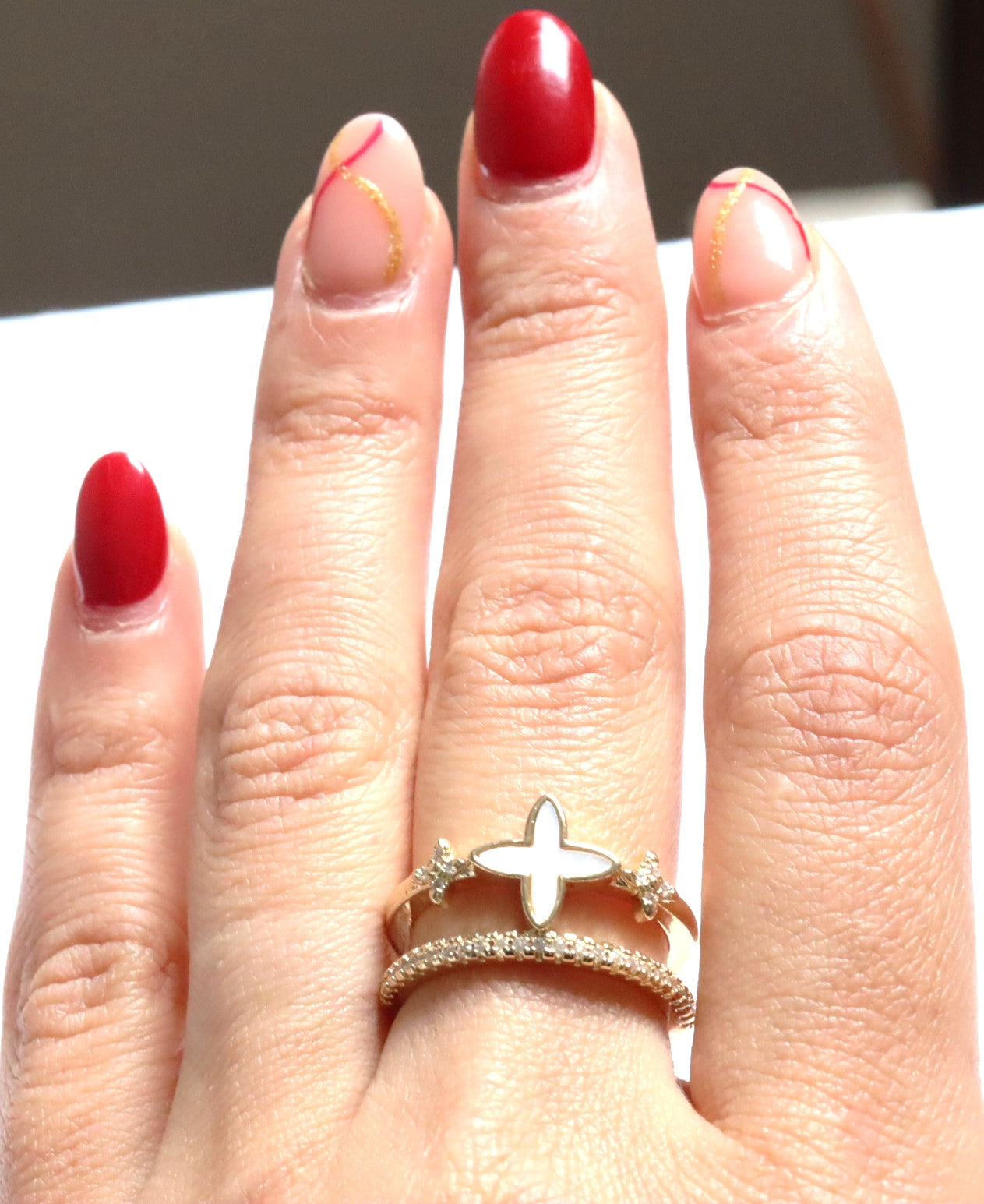 Pearl shell ring outlet